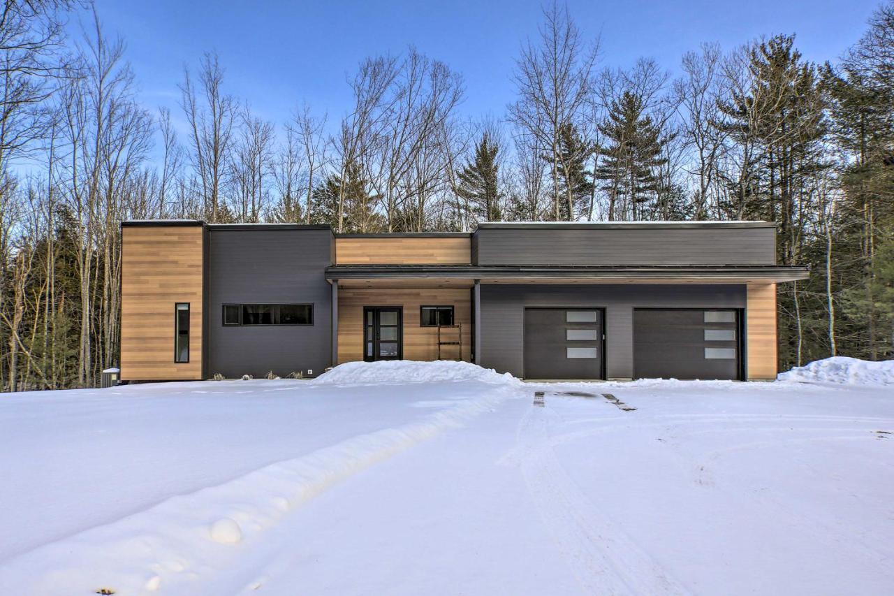 Modern-Chic Interlochen Home With Deck And Game Room! Buitenkant foto
