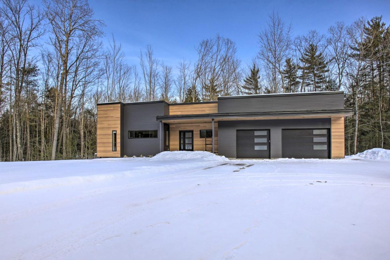 Modern-Chic Interlochen Home With Deck And Game Room! Buitenkant foto