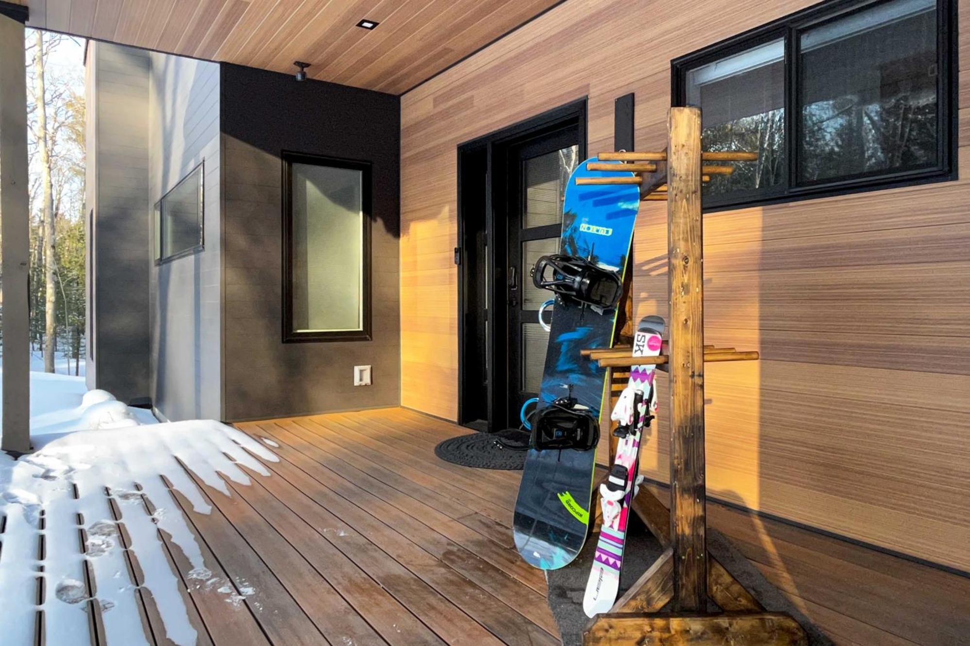 Modern-Chic Interlochen Home With Deck And Game Room! Buitenkant foto