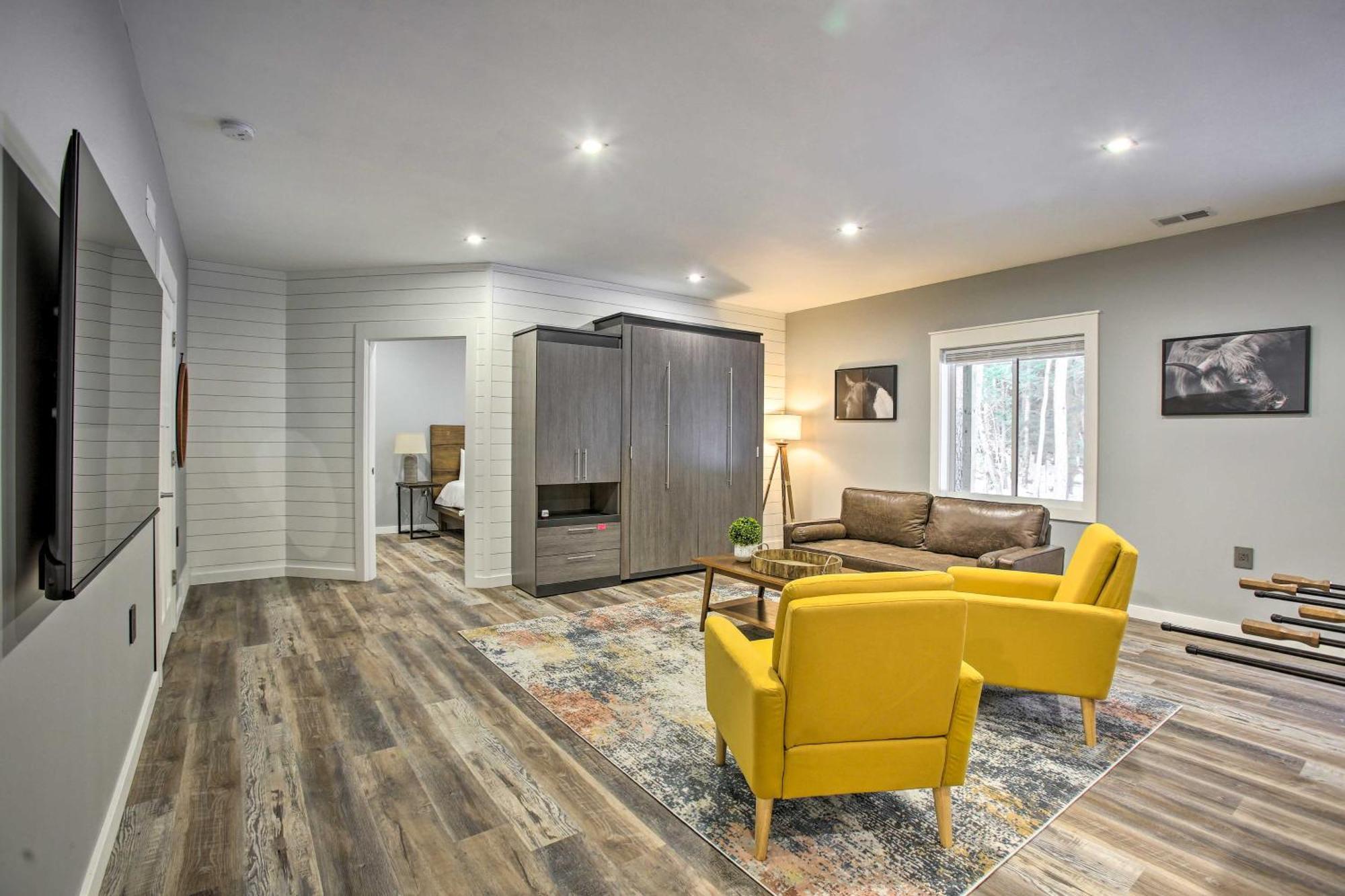 Modern-Chic Interlochen Home With Deck And Game Room! Buitenkant foto