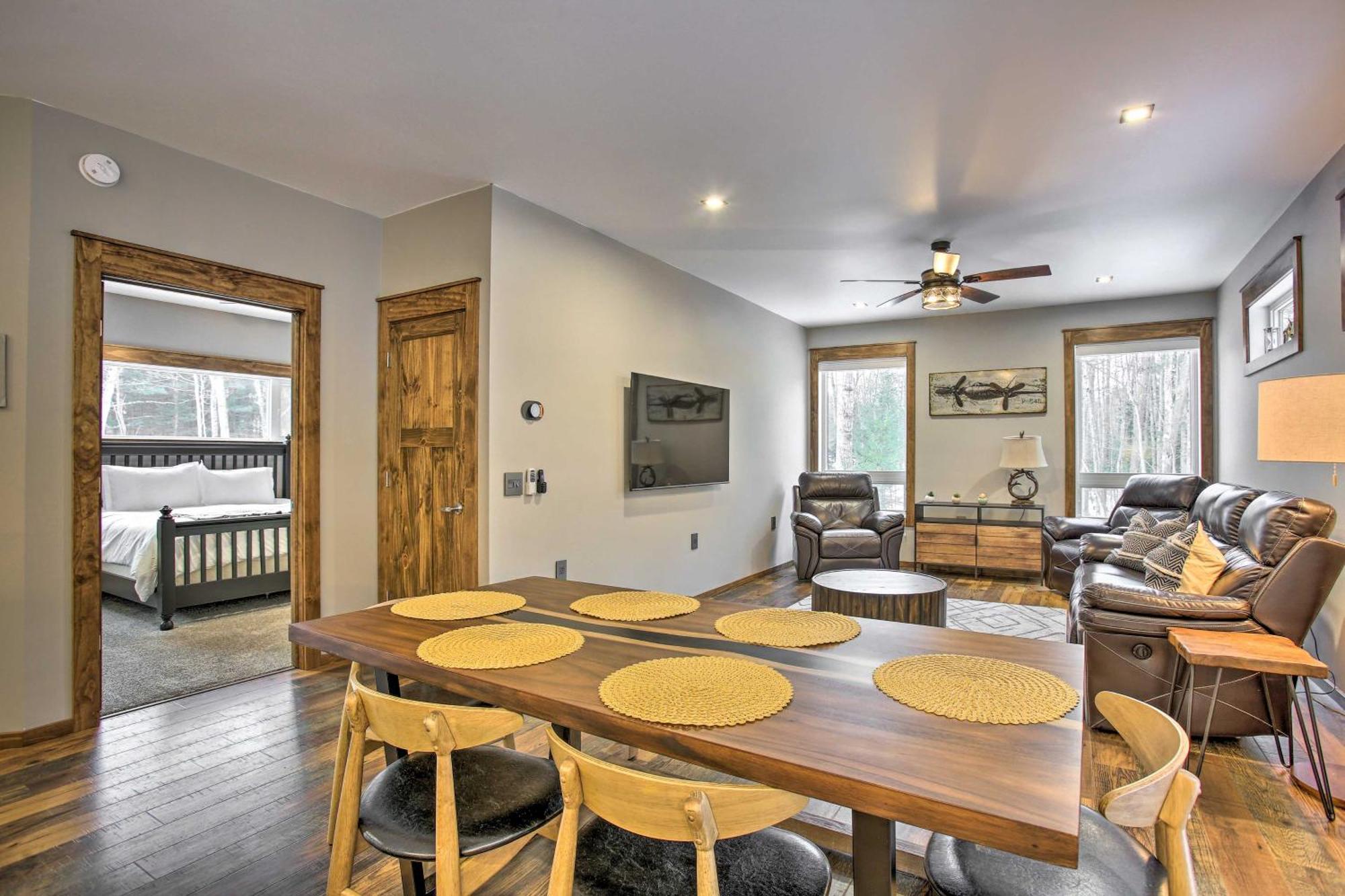 Modern-Chic Interlochen Home With Deck And Game Room! Buitenkant foto